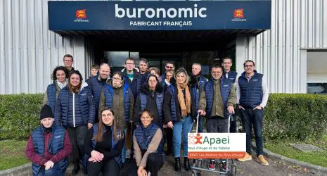 Moment d’échange avec les membres de l’ESAT de Lisieux, mettant à l’honneur leur savoir-faire artisanal et notre engagement RSE en faveur de l’inclusion professionnelle dans la fabrication de mobilier.