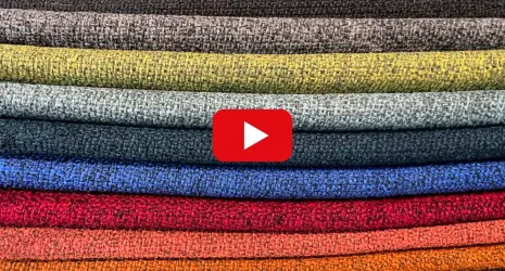 La qualité de nos tissus et le savoir-faire de nos équipes sont au cœur de chaque réalisation. Dans cette vidéo, suivez les étapes de fabrication de nos produits : panneaux séparateurs Bewall, sièges Papillon Color…